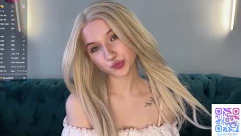Vikki online show from June 9, 3:44 pm