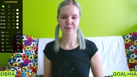 Snapshot of ultra_meow chatting on February 12, 6:51 am Roxy online show from February 12, 6:51 am