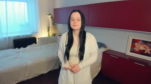 Lyna online show from March 5, 2:13 pm