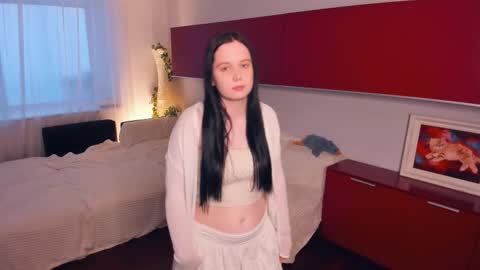 Lyna online show from March 6, 2:23 pm