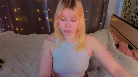 unburntkatniss online show from April 21, 6:09 am