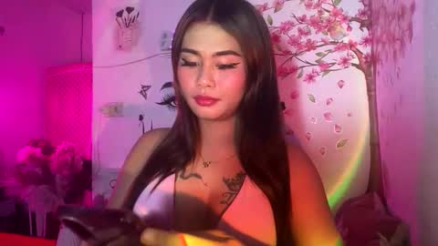 HelloIm  Girly online show from April 25, 7:55 pm