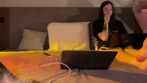 urmissalice online show from April 22, 5:32 pm