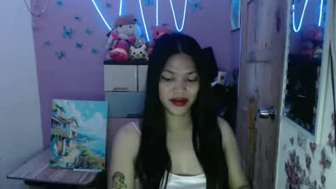 hi im kim online show from April 3, 11:19 am