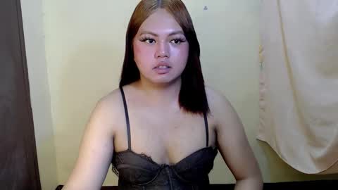 maxie online show from April 23, 8:00 am