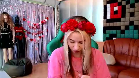 Leila online show from February 12, 9:49 pm