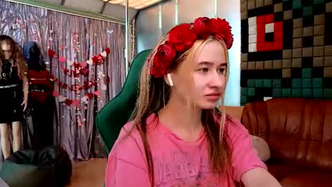 Leila online show from February 14, 4:03 am