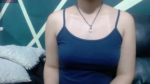 Snapshot of vainilla_cam chatting on January 6, 1:09 am Vainilla online show from January 6, 1:09 am