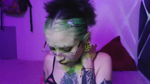 Vainilla Independent model online show from May 10, 2:13 am