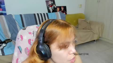Snapshot of vaioletuwu chatting on March 9, 5:33 am Vaiolet1314 online show from March 9, 5:33 am