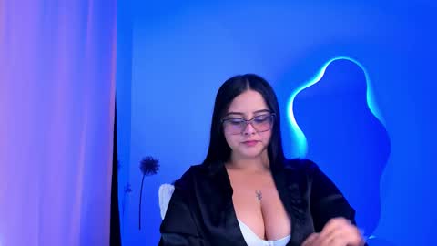 Snapshot of val_ferrer chatting on October 7, 2:49 am Valeria online show from October 7, 2:49 am