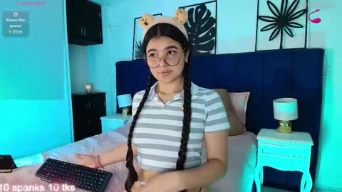 Snapshot of valeery_gomez chatting on September 18, 7:56 pm Tifanny online show from September 18, 7:56 pm