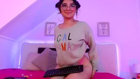 Snapshot of valeery_gomez chatting on February 21, 7:54 pm Tifanny online show from February 21, 7:54 pm