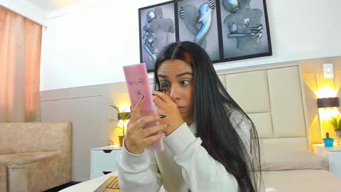 Valen White online show from February 8, 7:27 pm