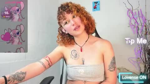 Snapshot of valent_27 chatting on January 16, 1:27 am Valentina online show from January 16, 1:27 am