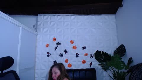 Snapshot of valentina_mature chatting on October 9, 3:21 am Valentina online show from October 9, 3:21 am