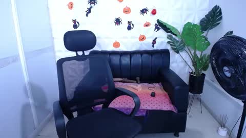 Snapshot of valentina_mature chatting on October 18, 12:57 am Valentina online show from October 18, 12:57 am