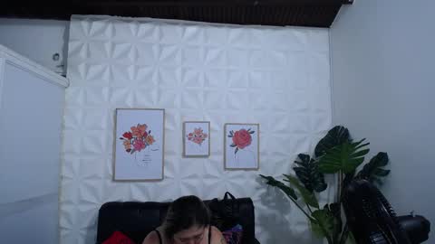 Snapshot of valentina_mature chatting on January 28, 11:07 pm Valentina online show from January 28, 11:07 pm