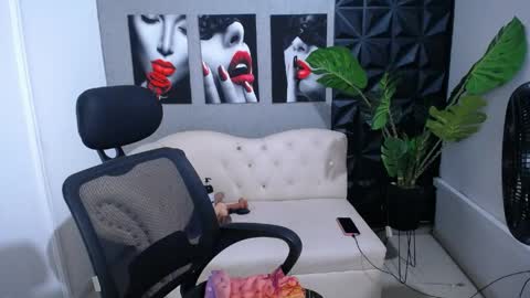 Valentina  online show from April 22, 2:52 am