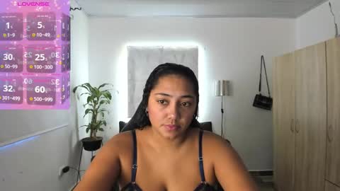 Snapshot of valentina_xx69 chatting on December 11, 2:11 pm Valentina online show from December 11, 2:11 pm