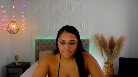 Snapshot of valentina_xx69 chatting on January 16, 2:19 pm Valentina online show from January 16, 2:19 pm