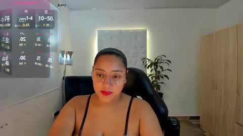 Snapshot of valentina_xx69 chatting on September 23, 8:18 pm Valentina online show from September 23, 8:18 pm
