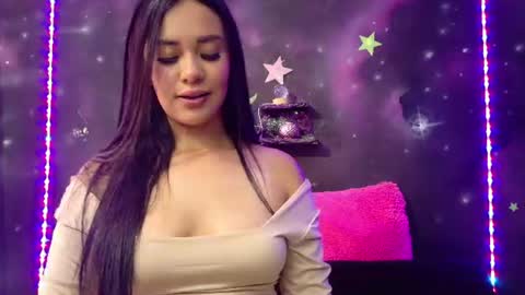 valentinarojass_ online show from June 11, 6:38 pm