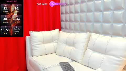 Snapshot of valentinasu chatting on December 6, 1:11 pm Valentina online show from December 6, 1:11 pm