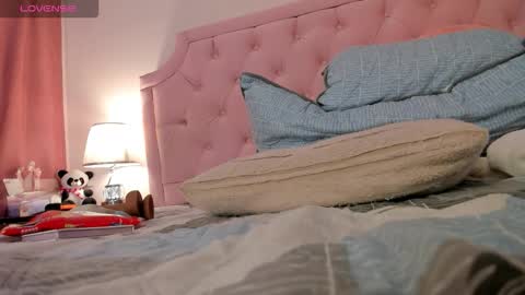 Vale Toro  online show from November 23, 1:24 pm