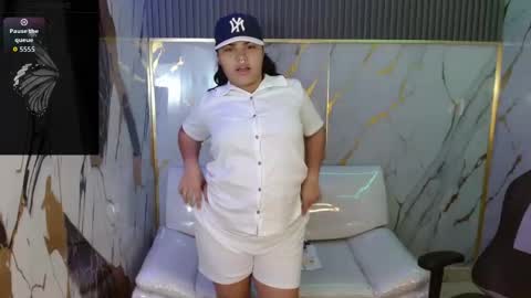 valeri_harpers4 online show from April 9, 6:19 am