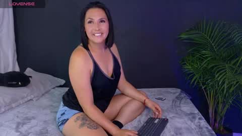 valeriaa cruz online show from April 25, 1:41 pm