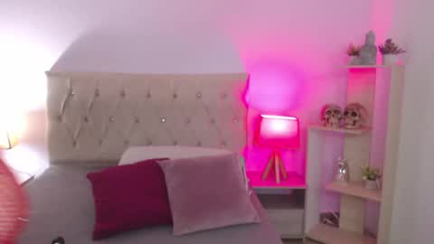 Snapshot of valerie_21 chatting on January 31, 9:27 am Valeriee online show from January 31, 9:27 am