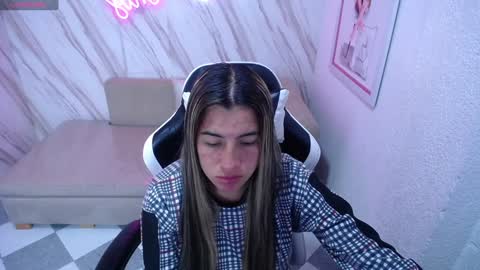 Snapshot of valerie_b chatting on February 9, 3:00 am valerie_b online show from February 9, 3:00 am