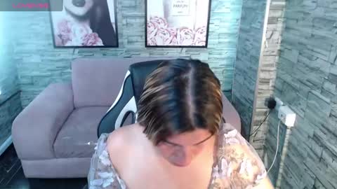 Snapshot of valerie_b chatting on February 5, 3:02 am valerie_b online show from February 5, 3:02 am