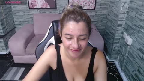 Snapshot of valerie_b chatting on December 28, 12:35 pm valerie_b online show from December 28, 12:35 pm