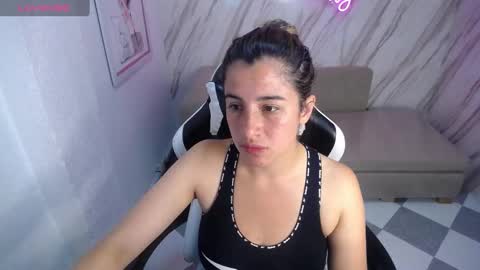 Snapshot of valerie_b chatting on February 22, 3:01 am valerie_b online show from February 22, 3:01 am