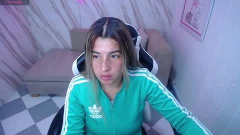 Snapshot of valerie_b chatting on February 13, 3:07 am valerie_b online show from February 13, 3:07 am