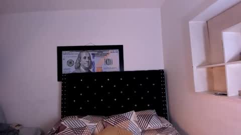 valerie luxe   online show from April 18, 6:27 am