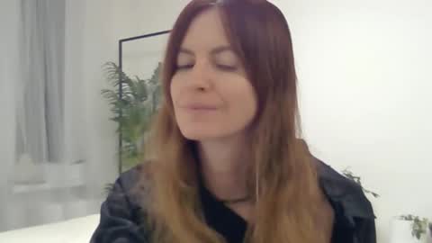 valerie_rose777 online show from December 15, 8:25 pm