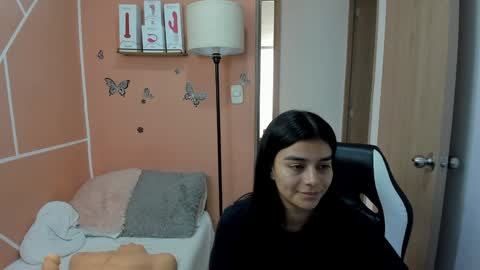 Snapshot of valerihouse chatting on December 24, 8:16 pm Juli C online show from December 24, 8:16 pm