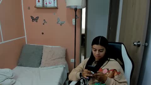 Snapshot of valerihouse chatting on March 6, 6:59 pm Juli C online show from March 6, 6:59 pm