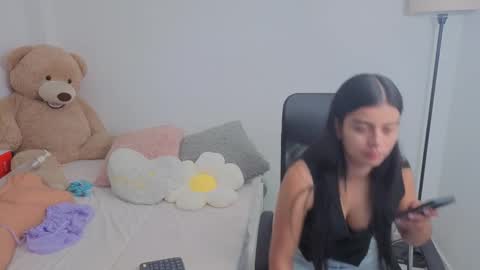 Snapshot of valerihouse chatting on October 10, 1:10 am Juli C online show from October 10, 1:10 am