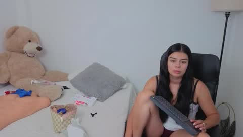 Snapshot of valerihouse chatting on September 11, 12:44 am Juli C online show from September 11, 12:44 am