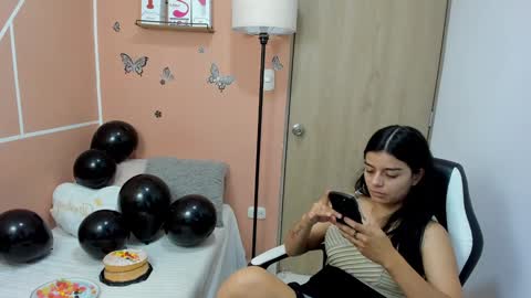 Snapshot of valerihouse chatting on January 10, 7:00 pm Juli C online show from January 10, 7:00 pm