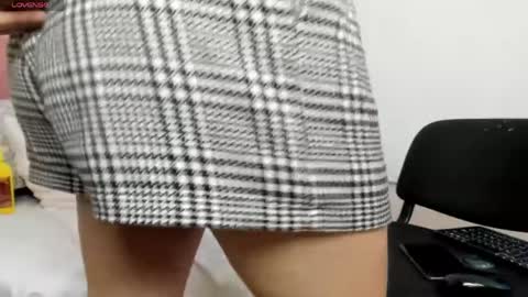 valery_hot692 online show from May 22, 11:47 pm