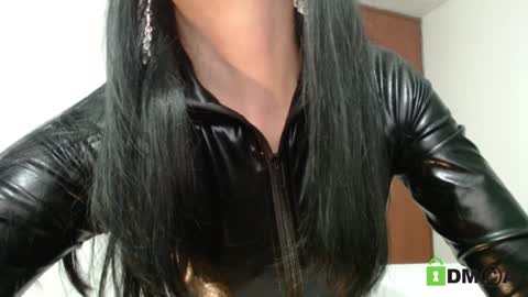 Snapshot of valeska_black chatting on January 26, 2:03 am Valeska online show from January 26, 2:03 am