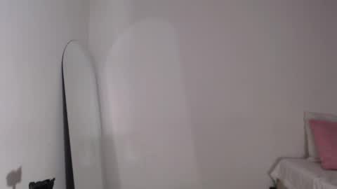 VALIENTE  online show from April 5, 3:49 am