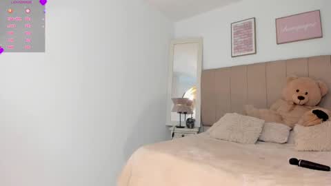 Snapshot of valka_wolfe chatting on January 18, 9:02 pm Valka online show from January 18, 9:02 pm