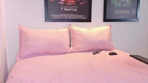 Valkiria moore  online show from April 23, 10:56 pm