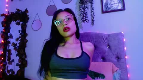 valkiry_ online show from April 24, 10:23 pm